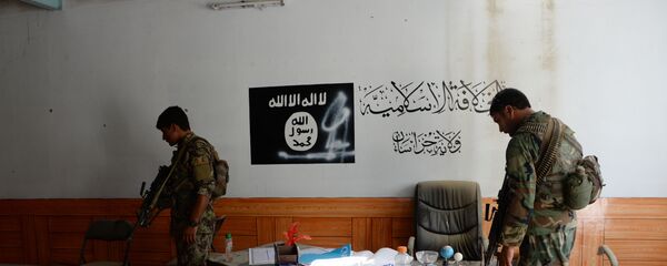 Afghan security forces patrol during ongoing clashes between security forces and Islamic State (IS) militants in Kot District in eastern Nangarhar province on July 26, 2016 Afghan security forces patrol during ongoing clashes between security forces and Islamic State (IS) militants in Kot District in eastern Nangarhar province on July 26, 2016 - Sputnik International