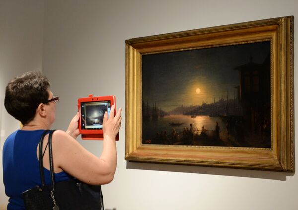 A visitor is seen near the painting Lunar Night in Constantinople displayed at the Ivan Aivazovsky. 200th Birthday exhibition at the Tretyakov Gallery on Krymsky Val in Moscow - Sputnik International