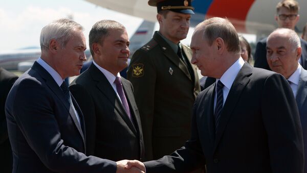 July 30, 2016. Russian President Vladimir Putin, second right, is welcomed in Ljubljana Joze Pucnik Airport - Sputnik International
