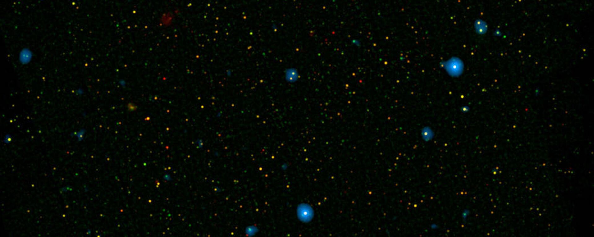 The blue dots in this field of galaxies, known as the COSMOS field, show galaxies that contain supermassive black holes emitting high-energy X-rays - Sputnik International, 1920, 20.12.2022