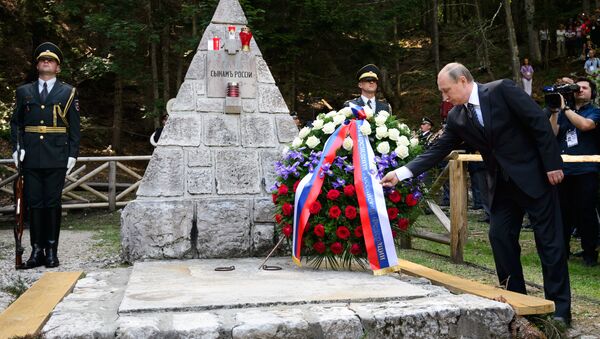 Russian President Vladimir Putin (R) lays a wreath during a ceremony at a Russian Chapel at the Vrsic mountain pass in northern Slovenia - Sputnik International