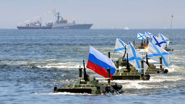 Russian amphibious vehicles drive in formation during a rehearsal for the Navy Day parade in the far eastern port of Vladivostok, Russia - Sputnik International