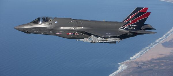 An F-35 Lightning II performs a test flight near Edwards Air Force Base, Calif. - Sputnik International
