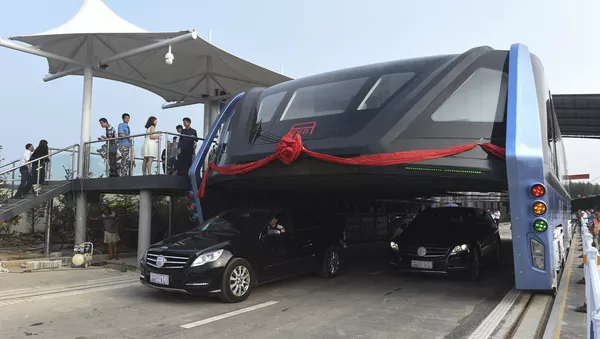 People stand on a platform as the Transit Elevated Bus TEB-1 conducting a test run after it unveiled in Qinhuangdao, north China's Hebei Province - Sputnik International