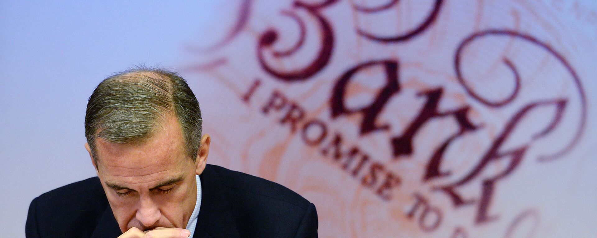 Governor of the Bank of England Mark Carney is pictured as he addresses a quarterly inflation report press conference at the Bank of England in London, on November 12, 2014.  - Sputnik International, 1920, 10.03.2025