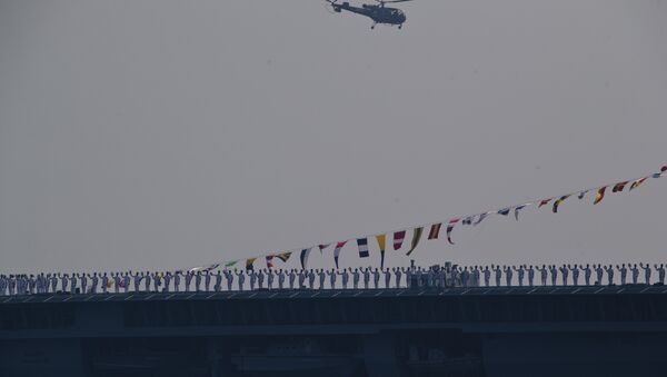 Indian sailors on Vikramaditya aircraft carrier salute. - Sputnik International