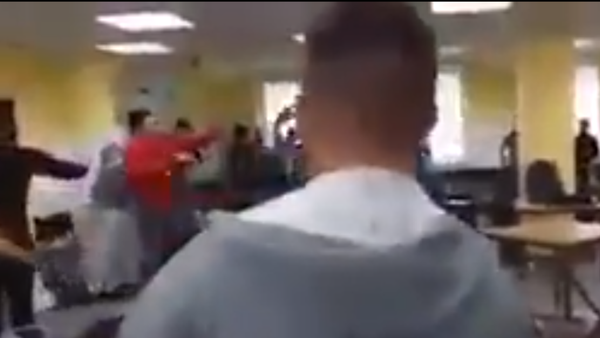 Mass brawl between refugees in registry center in Germany (video screenshot) - Sputnik International