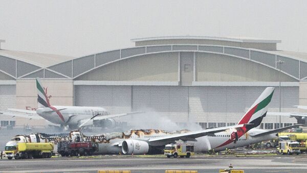 An Emirates Airline flight is seen after it crash-landed at Dubai International Airport, the UAE August 3, 2016 - Sputnik International