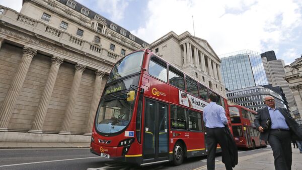 A London bus passes the Bank of England in London, Thursday, Aug. 4, 2016 - Sputnik International