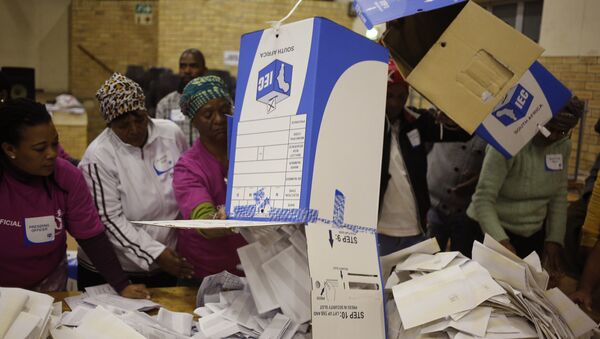 Election officials start the ballot counting process at a polling station during municipal elections in Manenberg on the outskirts of Cape Town, South Africa, Wednesday, Aug. 3, 2016 - Sputnik International