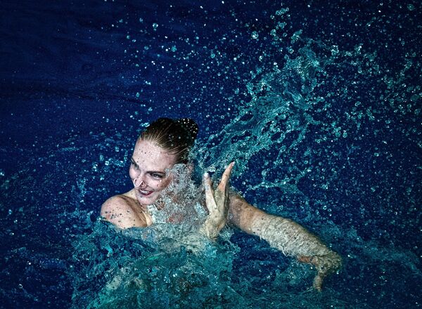 Synchro swimmer Svetlana Romashina during a show at Olimpiysky Arena given by Olympic champions in synchronized swimming Synchro swimmer Svetlana Romashina during a show at Olimpiysky Arena given by Olympic champions in synchronized swimming - Sputnik International