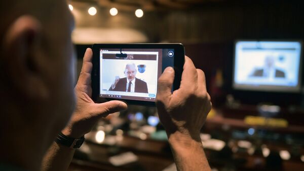 People attend a video conference of WikiLeaks founder Julian Assange at the International Center for Advanced Communication Studies for Latin America (CIESPAL) auditorium in Quito on June 23, 2016 - Sputnik International