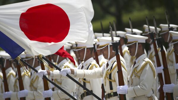 In this July 29, 2014 photo, members of a Japan Self-Defense Forces' honor guard prepare to be inspected by French Defense Minister Jean-Yves Le Drian at the Defense Ministry in Tokyo, Tuesday, July 29, 2014 - Sputnik International