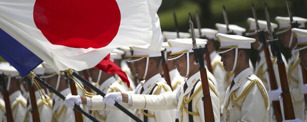 In this July 29, 2014 photo, members of a Japan Self-Defense Forces' honor guard prepare to be inspected by French Defense Minister Jean-Yves Le Drian at the Defense Ministry in Tokyo, Tuesday, July 29, 2014 - Sputnik International