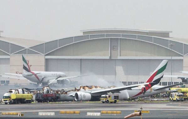 Самолет компании Emirates после аварийной посадки в Дубае - Sputnik International