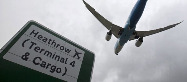 An aircraft lands at Heathrow Airport near London, Britain, December 11, 2015 An aircraft lands at Heathrow Airport near London, Britain, December 11, 2015 - Sputnik International