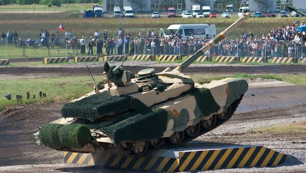 A Russian T-90MS main battle tank fitted with Nakidka radar-absorbent material camouflage. - Sputnik International