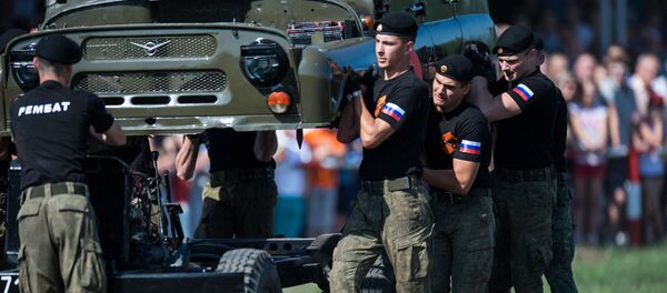 Russian army servicemen during a demo show at the Rembat international contest as part of the International Army Games at the base of the Omsk armored engineering institute. Russian army servicemen during a demo show at the Rembat international contest as part of the International Army Games at the base of the Omsk armored engineering institute. - Sputnik International
