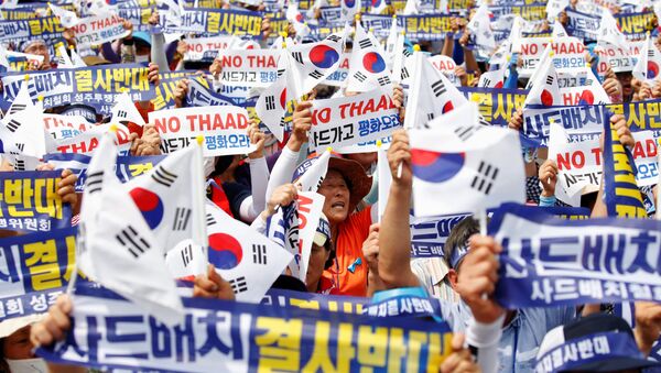 Seoungju residents chant slogans during a protest against the government's decision on deploying a U.S. THAAD anti-missile defense unit in Seongju, in Seoul, South Korea, July 21, 2016 - Sputnik International