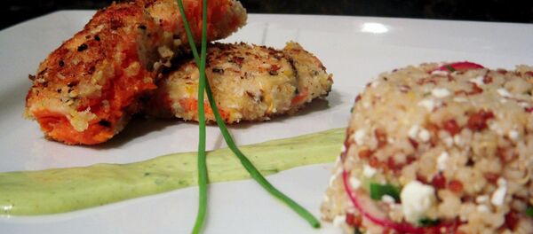 Canadian Waiter Arrested After Serving Seafood to Allergic Customer - Sputnik International