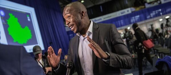South African main opposition Democratic Alliance (DA) party leader Mmusi Maimane speaks to journalists at the Independent Electoral Commission Counting center on August 4, 2016 in Pretoria, South Africa, a day after South African municipal elections - Sputnik International