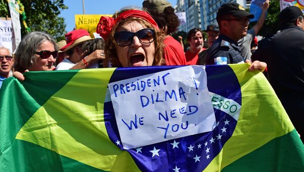 Residents of Rio de Janeiro demonstrate against interim president Michel Temer, political upheaval, corruption and the cost of the Rio 2016 Olympics Games, in front of the Copacabana Palace Hotel on August 5, 2016 - Sputnik International