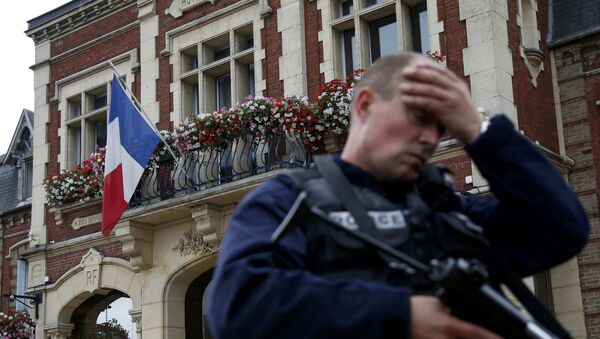 A policeman reacts as he secures a position in front of the city hall after two assailants had taken five people hostage in the church at Saint-Etienne-du -Rouvray near Rouen in Normandy, France, July 26, 2016 - Sputnik International