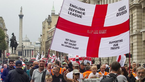 Supporters of the far-right English Defence League (EDL) display banners and flags take part in a march in London on September 20, 2014 - Sputnik International