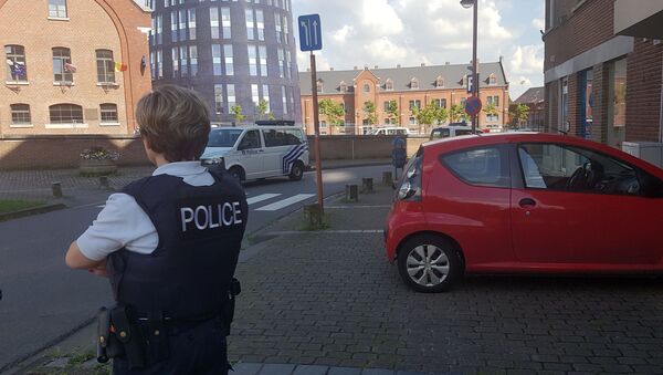 A photo taken with a mobile phone on August 6, 2016, shows a police officer standing guard close to a police building in the southern Belgian city of Charleroi following a machete attack - Sputnik International
