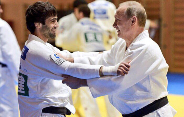 Gold Medalist Beslan Mudranov Spars With Russian President Vladimir Putin Gold Medalist Beslan Mudranov Spars With Russian President Vladimir Putin - Sputnik International