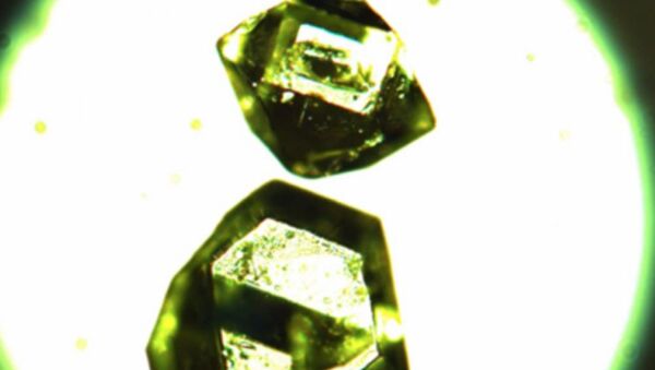 Individual crystals of synthetic zhemchuzhnikovite - Sputnik International