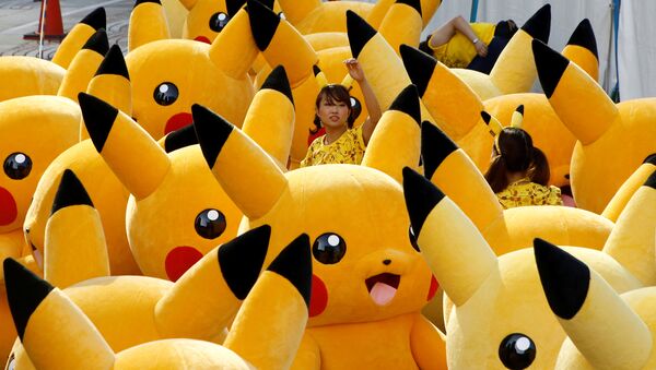 A staff guides performers wearing Pokemon's character Pikachu costumes as they prepare for a parade in Yokohama, Japan - Sputnik International