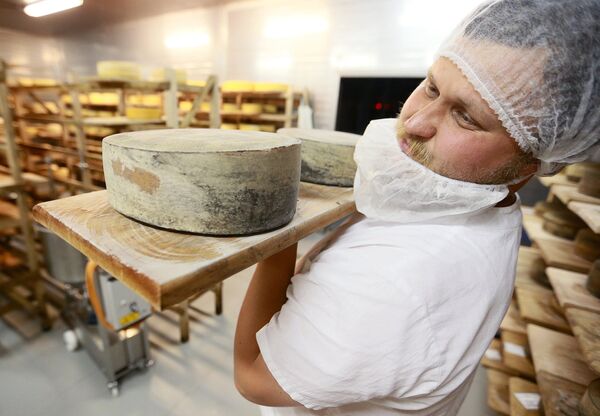 Farmer Oleg Sirota at Russian Parmesan cheese dairy is Moscow Region's Istrinsky district Farmer Oleg Sirota at Russian Parmesan cheese dairy is Moscow Region's Istrinsky district - Sputnik International