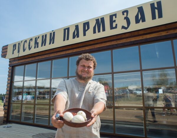Farmer Oleg Sirota at Russian Parmesan cheese dairy is Moscow Region's Istrinsky district Farmer Oleg Sirota at Russian Parmesan cheese dairy is Moscow Region's Istrinsky district - Sputnik International