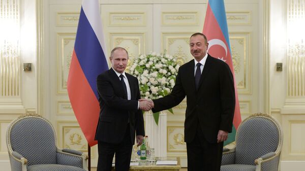 Russian President Vladimir Putin, left, and President of Azerbaijan Ilham Aliyev during a meeting at Genclik residence in Baku - Sputnik International