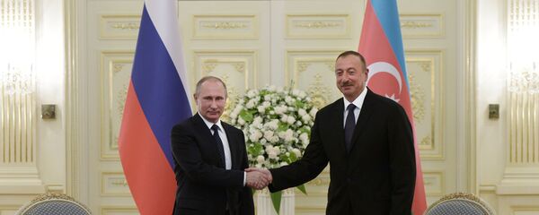 Russian President Vladimir Putin, left, and President of Azerbaijan Ilham Aliyev during a meeting at Genclik residence in Baku - Sputnik International