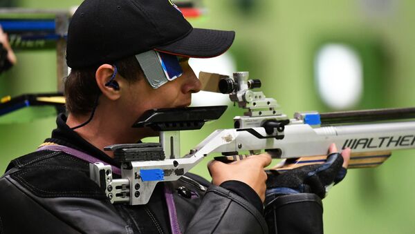 Russia's Vladimir Maslennikov competes during the 10m Air Rifle Men's at the Olympic Shooting Centre in Rio de Janeiro during the Rio 2016 Olympic Games - Sputnik International