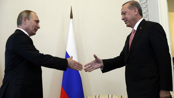 Russian President Vladimir Putin, left, welcomes Turkish President Recep Tayyip Erdogan in the Konstantin palace outside St.Petersburg, Russi - Sputnik International