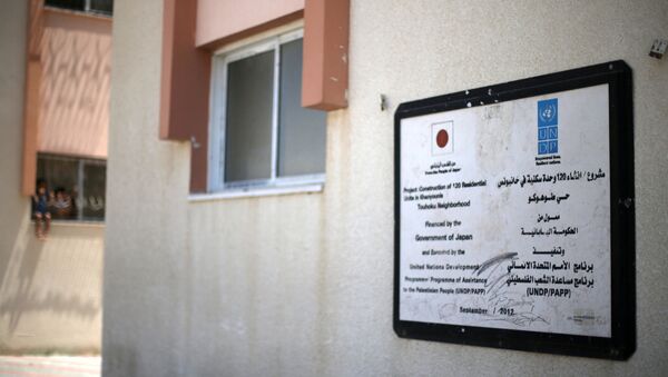 A signboard for a Japan-funded housing project executed by the United Nations Development Programme (UNDP) is seen, in Khan Younis in the southern Gaza Strip August 9, 2016. - Sputnik International