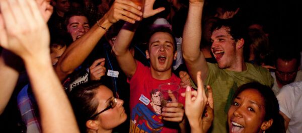 Students take drink and drugs to cope with increasing debt worries Students take drink and drugs to cope with increasing debt worries - Sputnik International