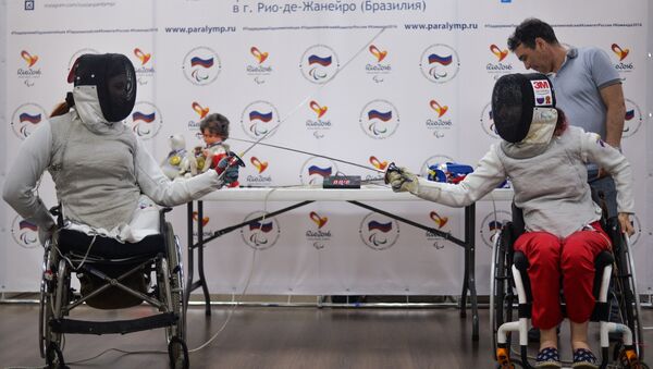 Kseniya Ovsyannikova (right) and Anna Petukhova, members of the Russian wheeled fencing team, attending a press conference on Paralympic Games in Rio de Janeiro - Sputnik International
