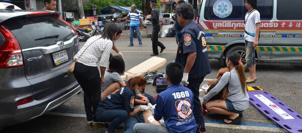 Injured people receive first aid after a bomb exploded on August 11, 2016 in Trang, Thailand. Picture taken August 11, 2016 - Sputnik International