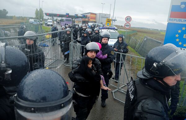 Balkan Route One Year On: ‘Miraculous Escape’ of Refugees (PHOTOS) - Sputnik International