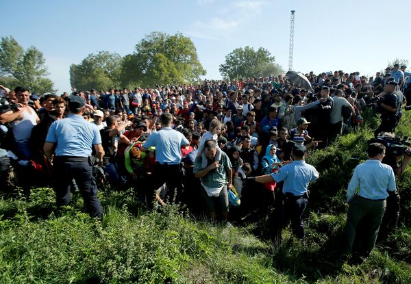Balkan Route One Year On: ‘Miraculous Escape’ of Refugees (PHOTOS) - Sputnik International