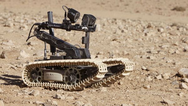 Pictured is a UK Dragon Runner Bomb Disposal Robot operating during Exercise Pashtun Links in Jordan - Sputnik International