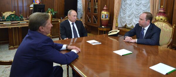 President Vladimir Putin meets with Sergei Ivanov and Anton Vaino President Vladimir Putin meets with Sergei Ivanov and Anton Vaino - Sputnik International