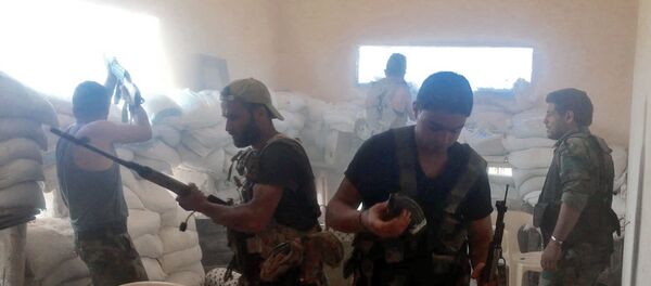 Syrian army fighters during a fight in south-western Aleppo, Syria Syrian army fighters during a fight in south-western Aleppo, Syria - Sputnik International