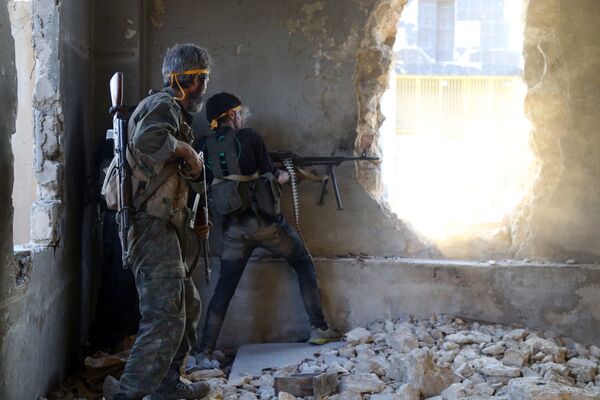Rebel fighters fire towards positions of regime forces in Ramussa on the southwestern edges of Syria's northern city of Aleppo on August 6, 2016 Rebel fighters fire towards positions of regime forces in Ramussa on the southwestern edges of Syria's northern city of Aleppo on August 6, 2016 - Sputnik International