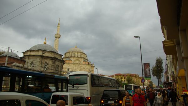 Laleli mosque along the very busy shopping area of the Ordu road - Sputnik International