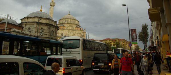 Laleli mosque along the very busy shopping area of the Ordu road - Sputnik International